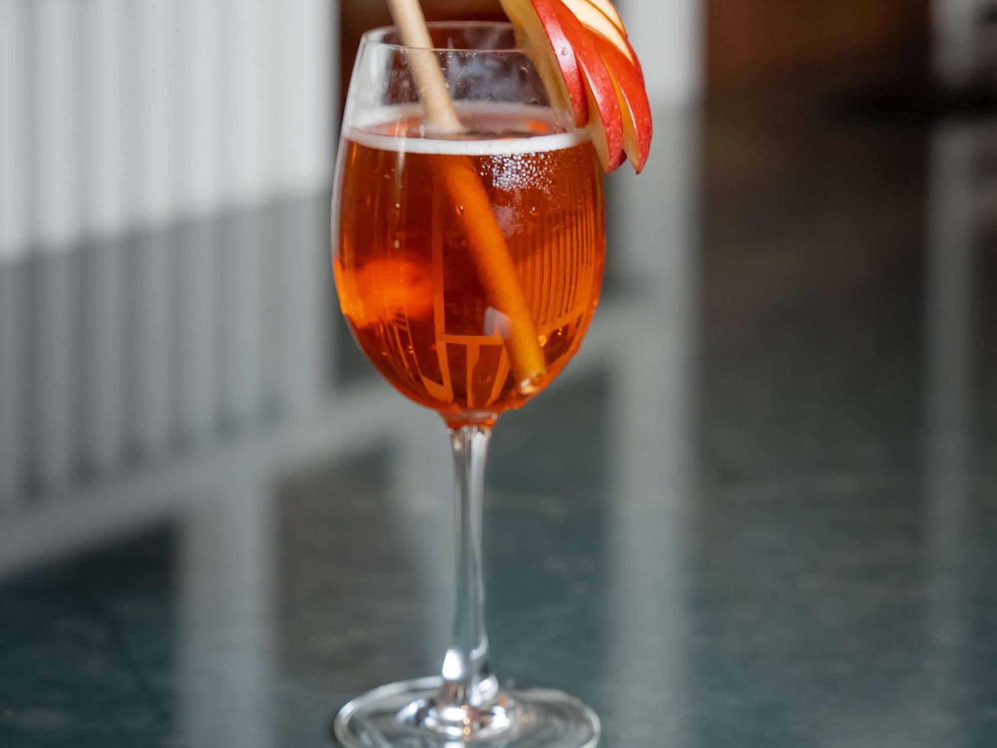 卡昂蔚蓝之珠美居酒店 凯恩 外观 照片